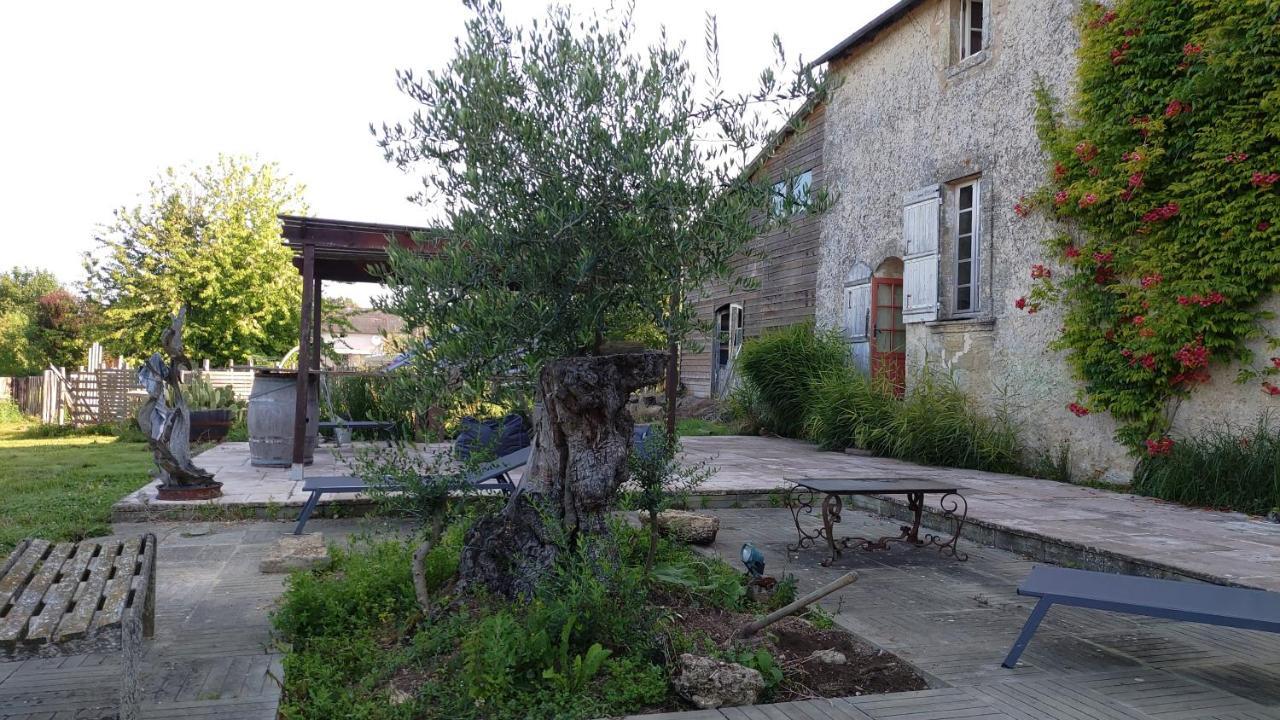 Bed and Breakfast Le Manoir De Gatines Tigne Екстер'єр фото